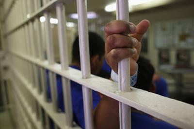ICE Detains And Deports Undocumented Immigrants From Arizona