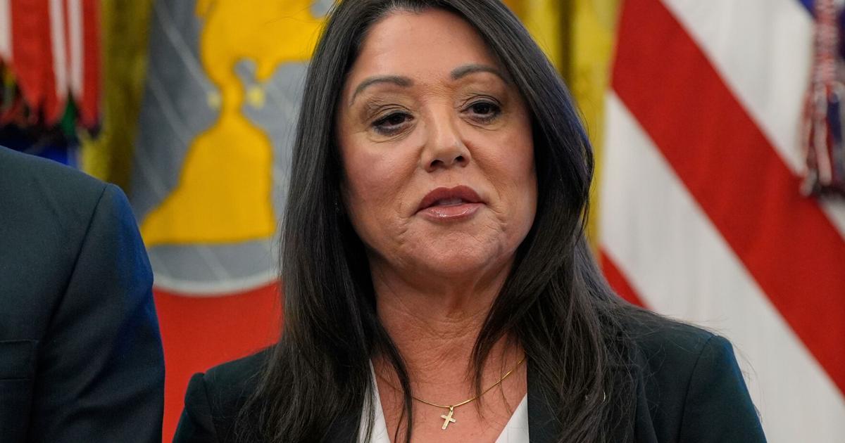 Министр труда Чавес-Деремер подал в отставку кабинет Трампа после обвинений в злоупотреблении властью