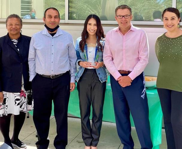 arianna-chavez-in-a-group2