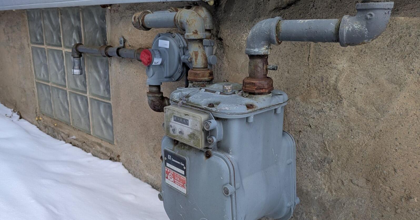 How to safely clear snow from your Enbridge gas meter