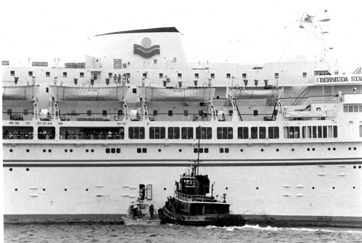 Bermuda Star Grounds In Fog Off West Falmouth Shipwrecks Capenews Net