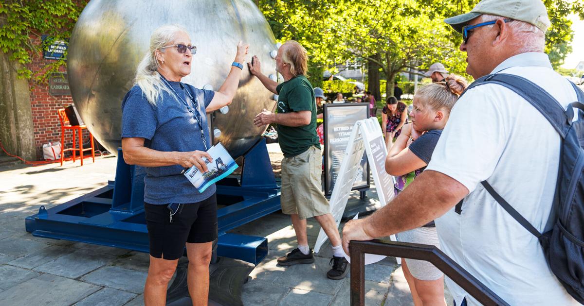 PHOTOS : Science Stroll Draws Crowd To Woods Hole