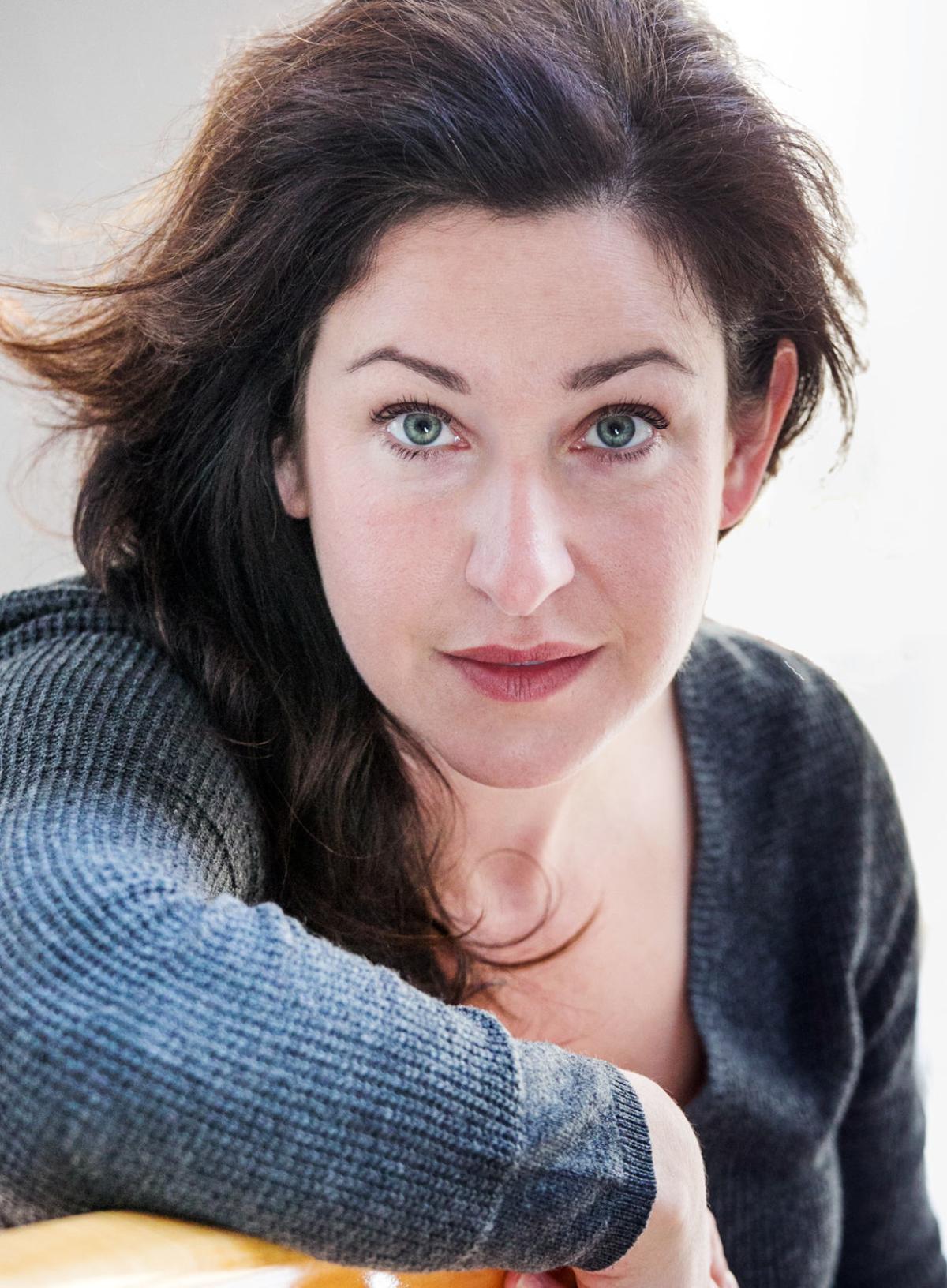Evelyn Carle