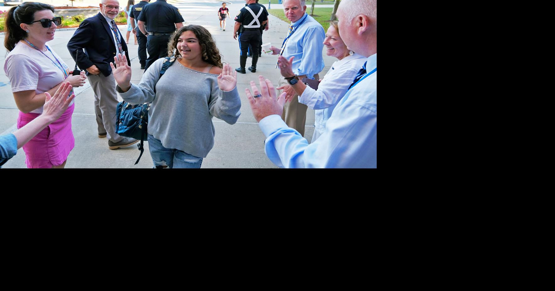 Oak Ridge Welcomes Students With Smiles | Sandwich News | capenews.net