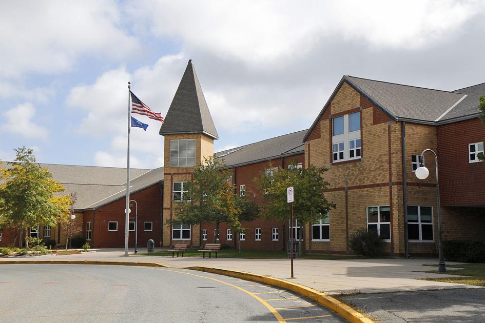 Oak Ridge Dress Code Sends Angry Parents To Facebook Sandwich