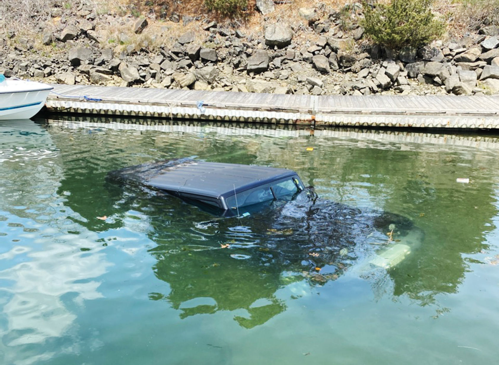 Jeep And Boat Trailer Sink At Taylor Point Marina - Vimarsana News