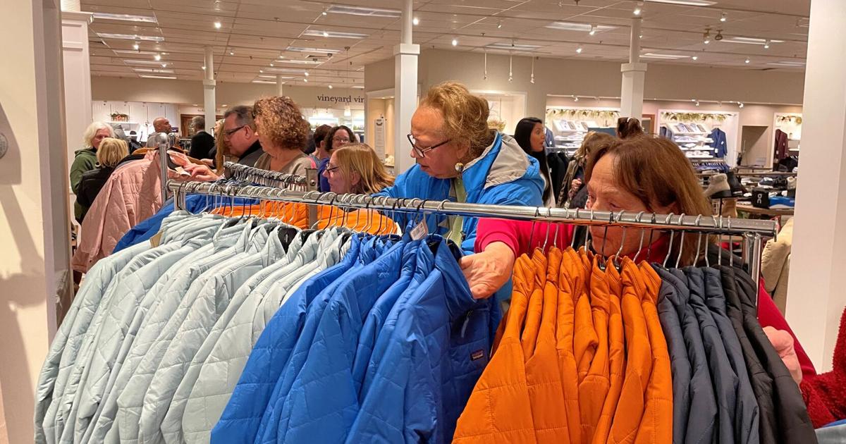 Hundreds of Winter Coats Distributed to Children Hundreds of Winter Coats Distributed to Children