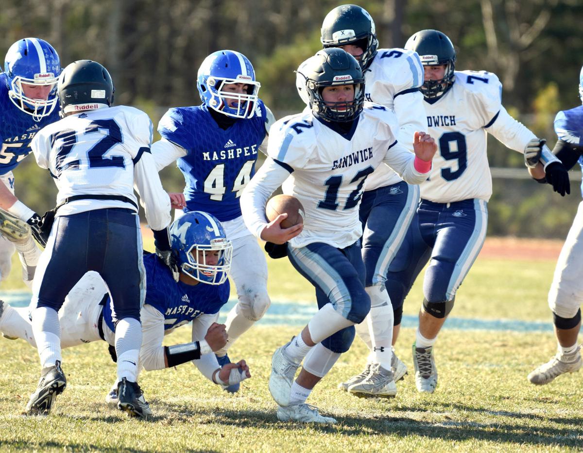 Falcons Top Knights In Holiday Clash 34 7 Mashpee Sports