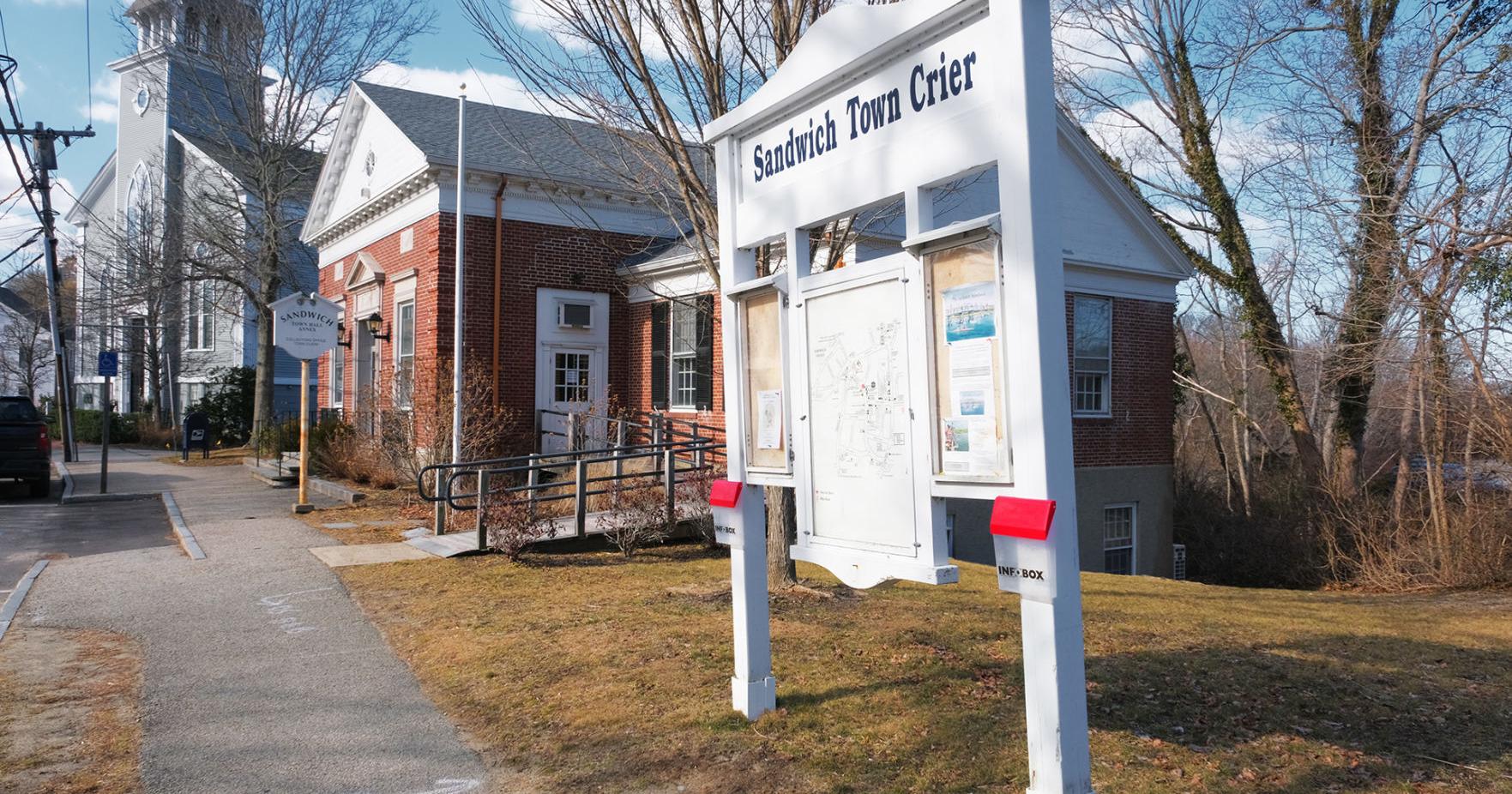 Event And Town Crier Signs To Get Renewed Attention And Care In Sandwich - Vimarsana News