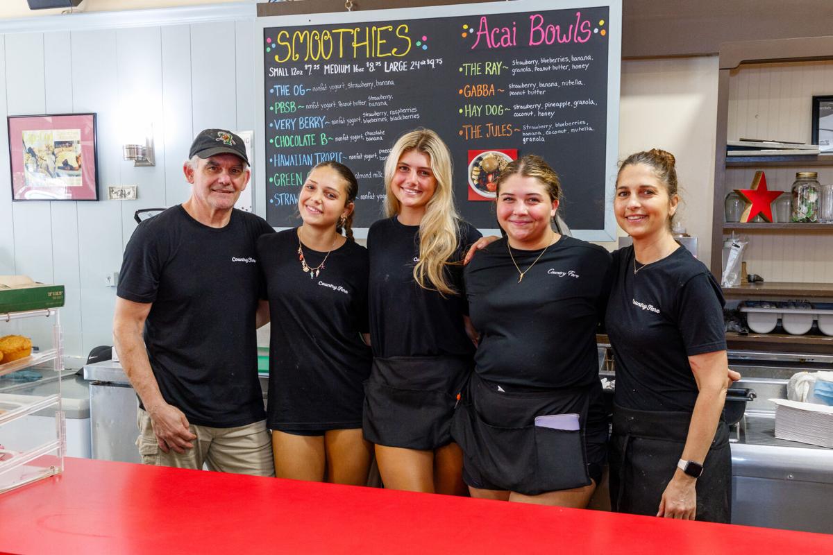 'Naked Gun' director David Zucker credits Milwaukee childhood with creating  sense of humor, image size:1200x800