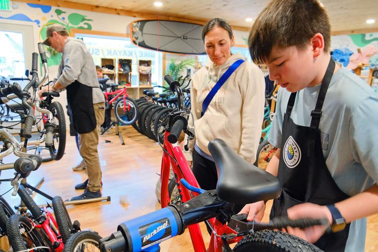 PHOTOS Oak Ridge School Students Learn Bike Mechanics Sandwich