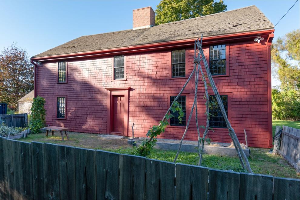 Wing Fort House Goes From Victorian White To Colonial Red Sandwich