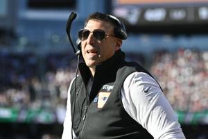 Mike Vrabel Injured Following Patriots' Wild Card Win Sunday Night