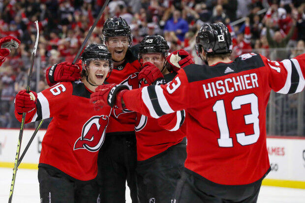 Devils' Daws shuts door with 24 saves to win NHL debut