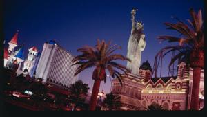 Las Vegas Strip casino closes 1980s superstar singer residency
