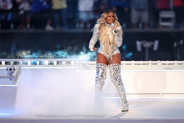 How Much Do Super Bowl Halftime Performers Get Paid? - Parade:  Entertainment, Recipes, Health, Life, Holidays