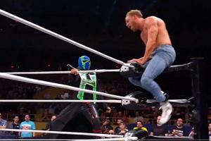 El Clon debuts on AEW Dynamite, immediately aligns with faction