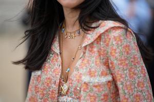 How To Layer Necklaces: 6 Best Ways, According to Celebrity Stylists