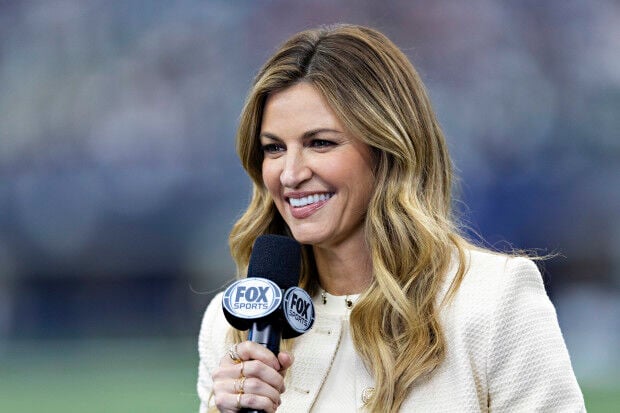 Look: NFL World Reacts To Erin Andrews' Wedding Outfit, The Spun