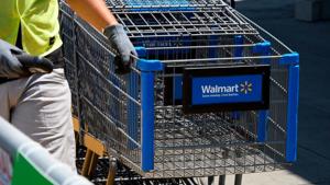 Walmart's $24 lounge set comes in 8 colors, and it's perfect for spring travels