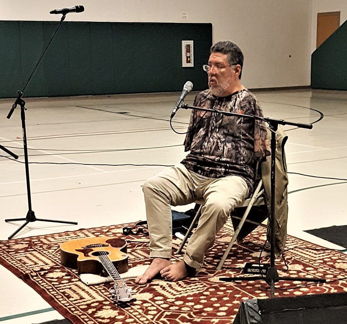 Tony Melendez, armless guitarist, to give free concert in Pierre