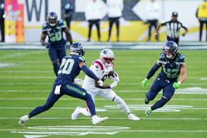 Former NFL Star Suggests Seahawks Knew Patriots' Super Bowl Playbook