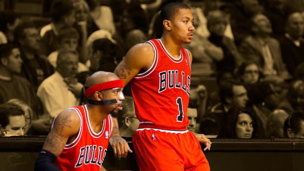 Should the Chicago Bulls retire Derrick Rose's jersey number?