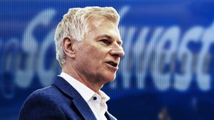 Why Southwest stock is down while American Airlines is soaring