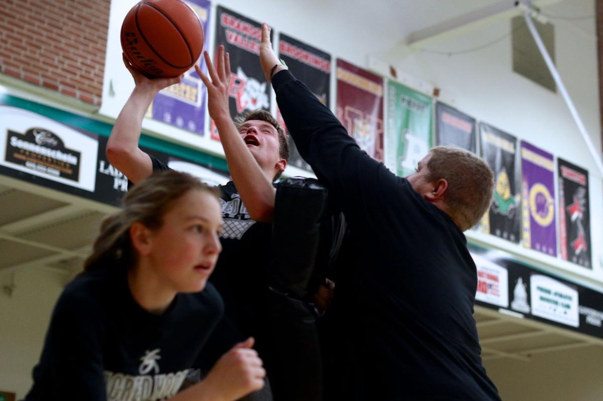 Sacred Hoops Laettner Hold Basketball Camp In Pierre Local
