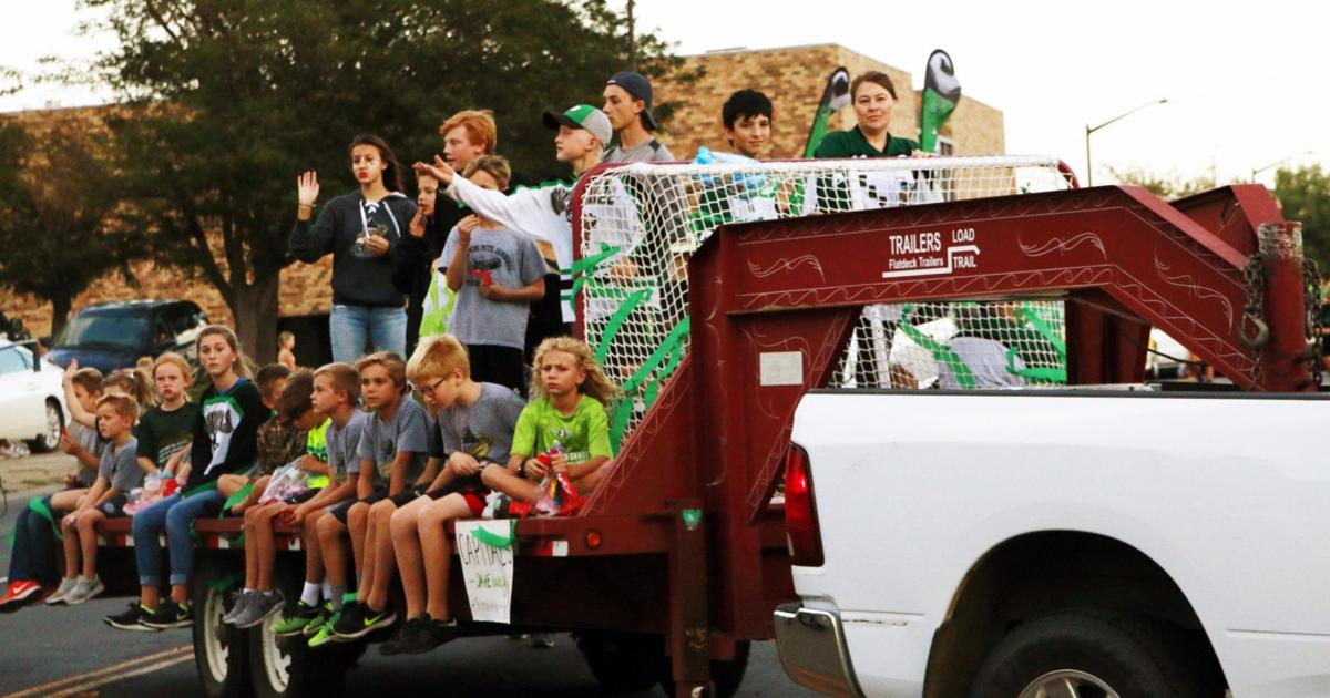 Riggs homecoming parade marches through Pierre | News | capjournal.com