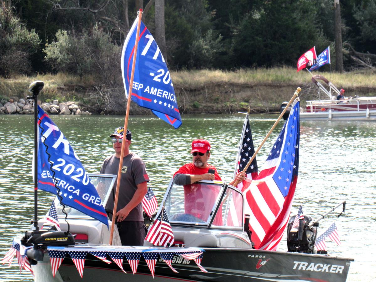 Trump Armada Pierre Boat Parade Draws Hundreds Local News Stories Capjournal Com