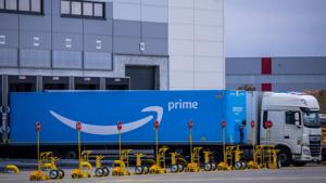 Amazon’s ‘Absolutely Brilliant' $30 Self-Cleaning Mop and Bucket Set Is a ‘Game Changer for Cleaning’