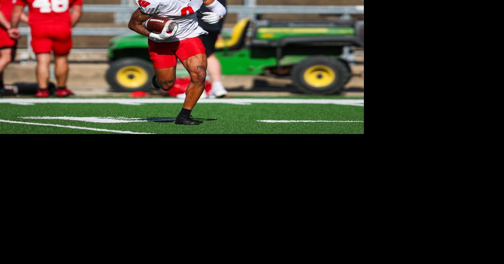 Badgers tight ends, wide receivers impress with skills, leadership