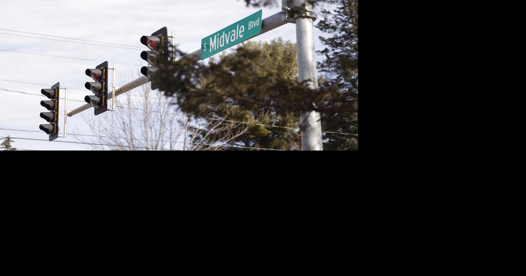 Midvale Boulevard’s future: Bike lanes, street parking or both?