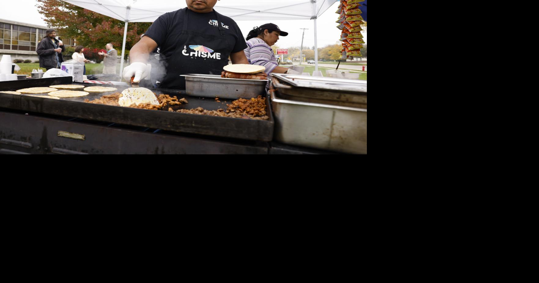 El Chisme Co-op wraps sizzling canine with bacon and gossip | Meals & Drink