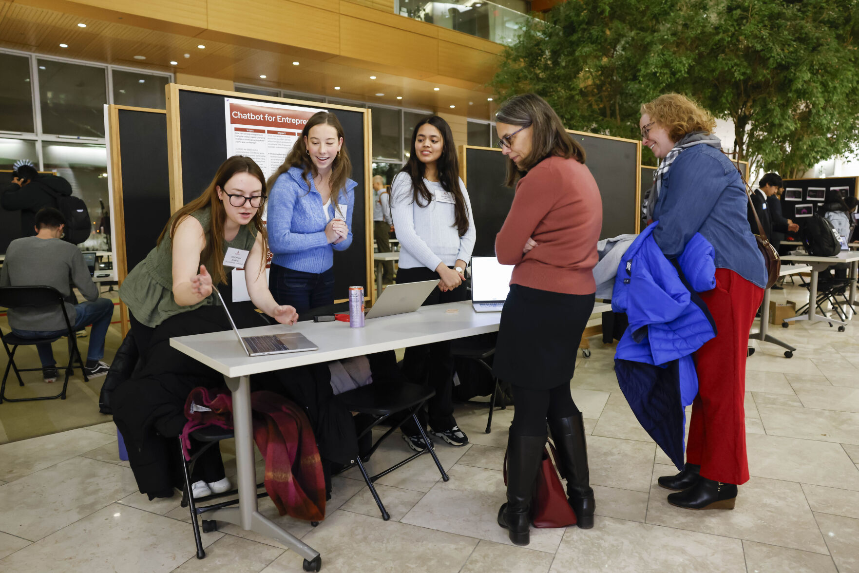 This growing UW-Madison lab helps students create using AI, other tech ...