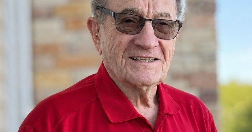 Former Badgers football coach, 'a good soul,' dies at 93