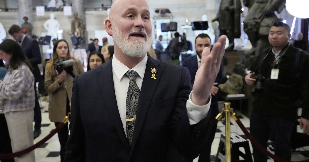 Van Orden tiptoes to the center amid midterm election headwinds