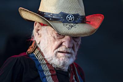 Willie Nelson helps Madison make it through the night | Music | captimes.com