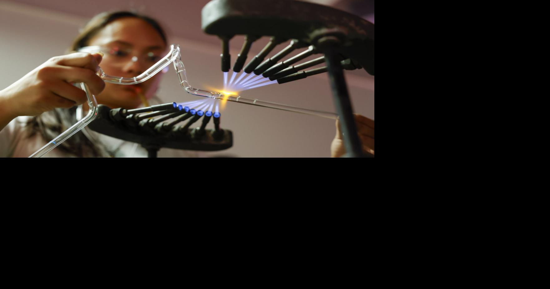 UW-Madison students make ‘captivating’ neon sculptures in popular class