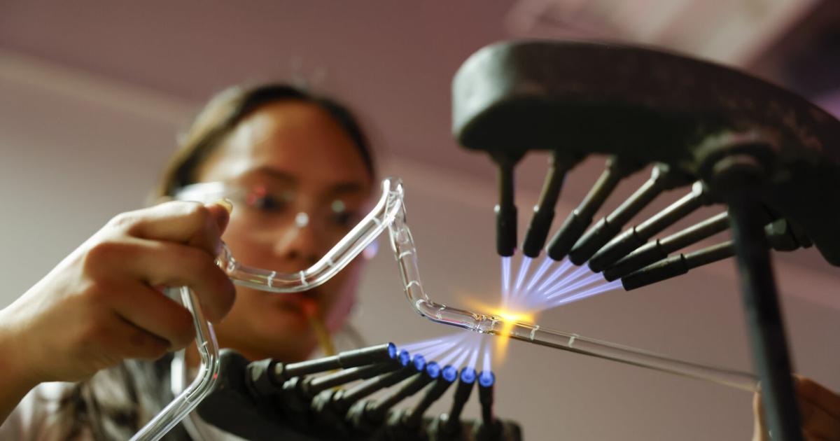 UW-Madison students make ‘captivating’ neon sculptures in popular class