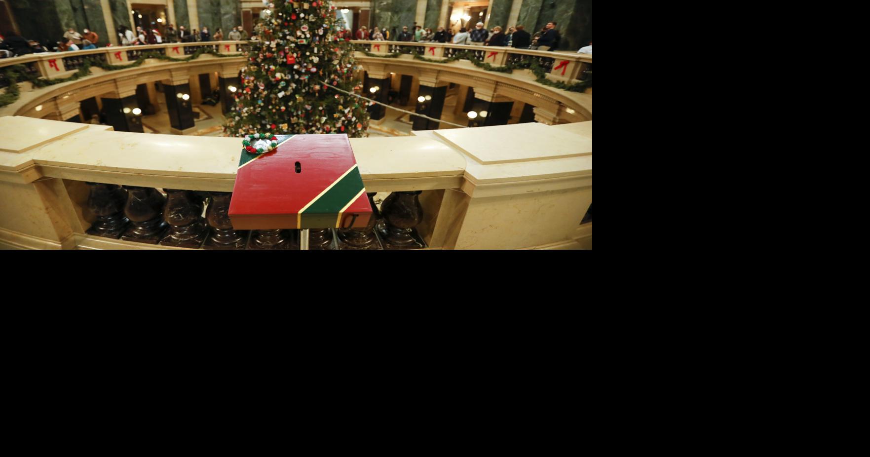 PHOTOS: Holiday tree lighting at the Wisconsin Capitol | News ...