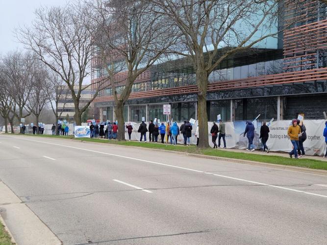 CUNA Mutual union picket 1 (copy) (copy)