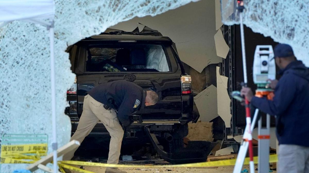 Hingham, Massachusetts, Apple store crash leaves 1 dead, 16 injured