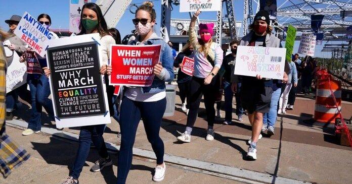 Organizers exhort women to vote for change at US rallies | National ...