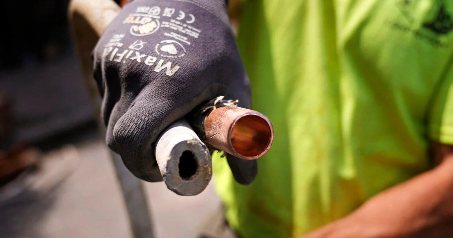Some cities are digging up water mains and leaving lead pipe in the ground - Vimarsana News