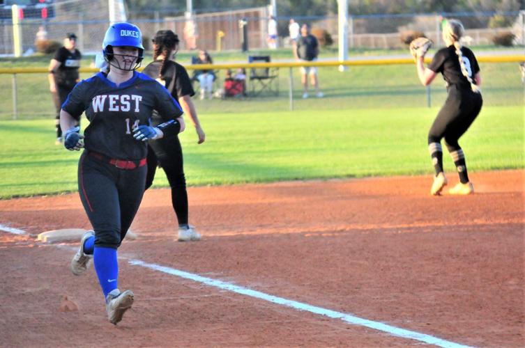 Patriots Crank Out 15 5 Win Over Croatan To Maintain Softball Lead In Coastal Sports Carolinacoastonline Com