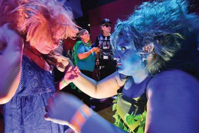 Fans Meet Sci Fi Celebrities At Annual Crystal Coast Con News Carolinacoastonline Com Things to do near crystal coast lady cruises. fans meet sci fi celebrities at annual