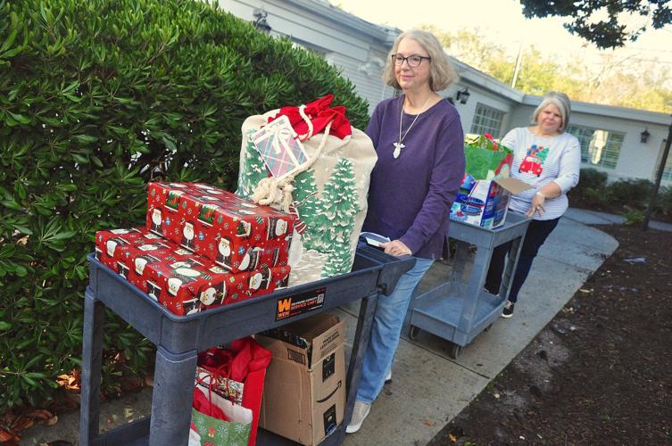 Project Christmas Cheer volunteers spread holiday joy | News ...