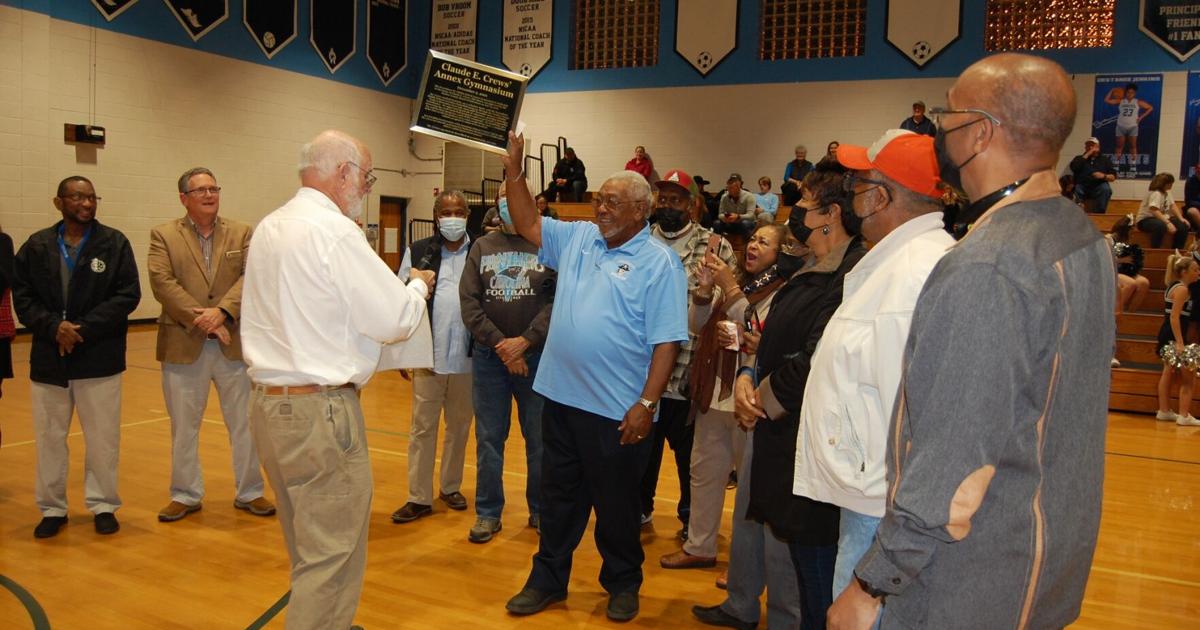 Swansboro Middle School Annex Gym to be named after 'community servant'